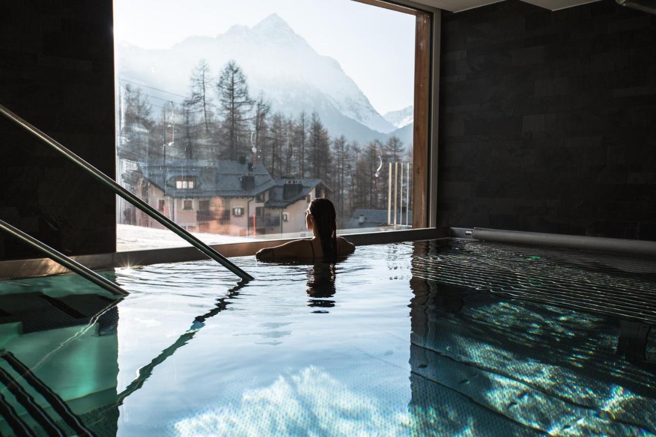 Nira Alpina Hotel 4*