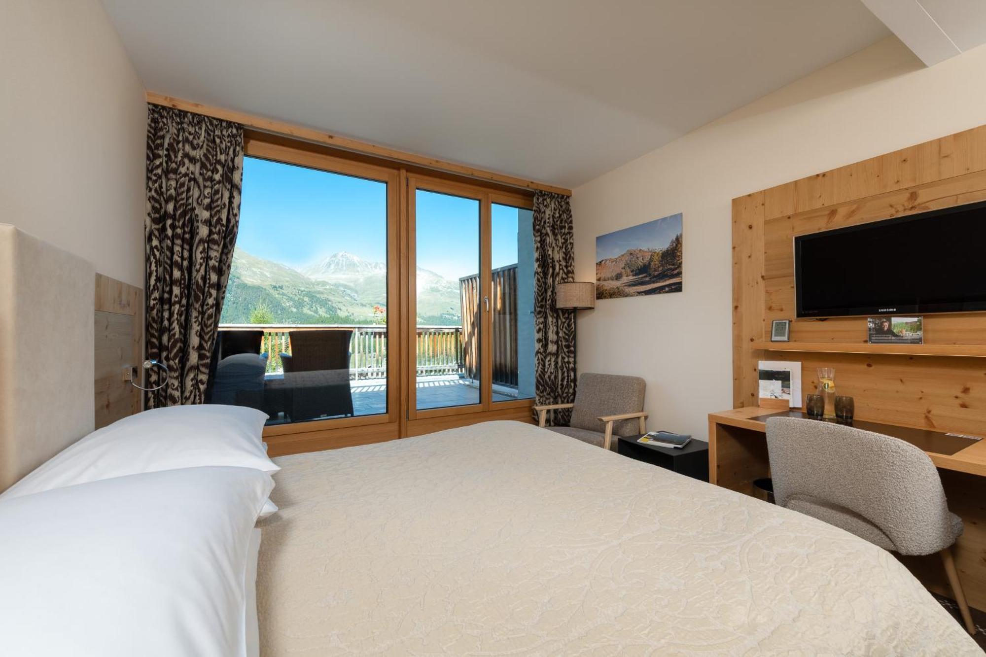 Nira Alpina Hotel