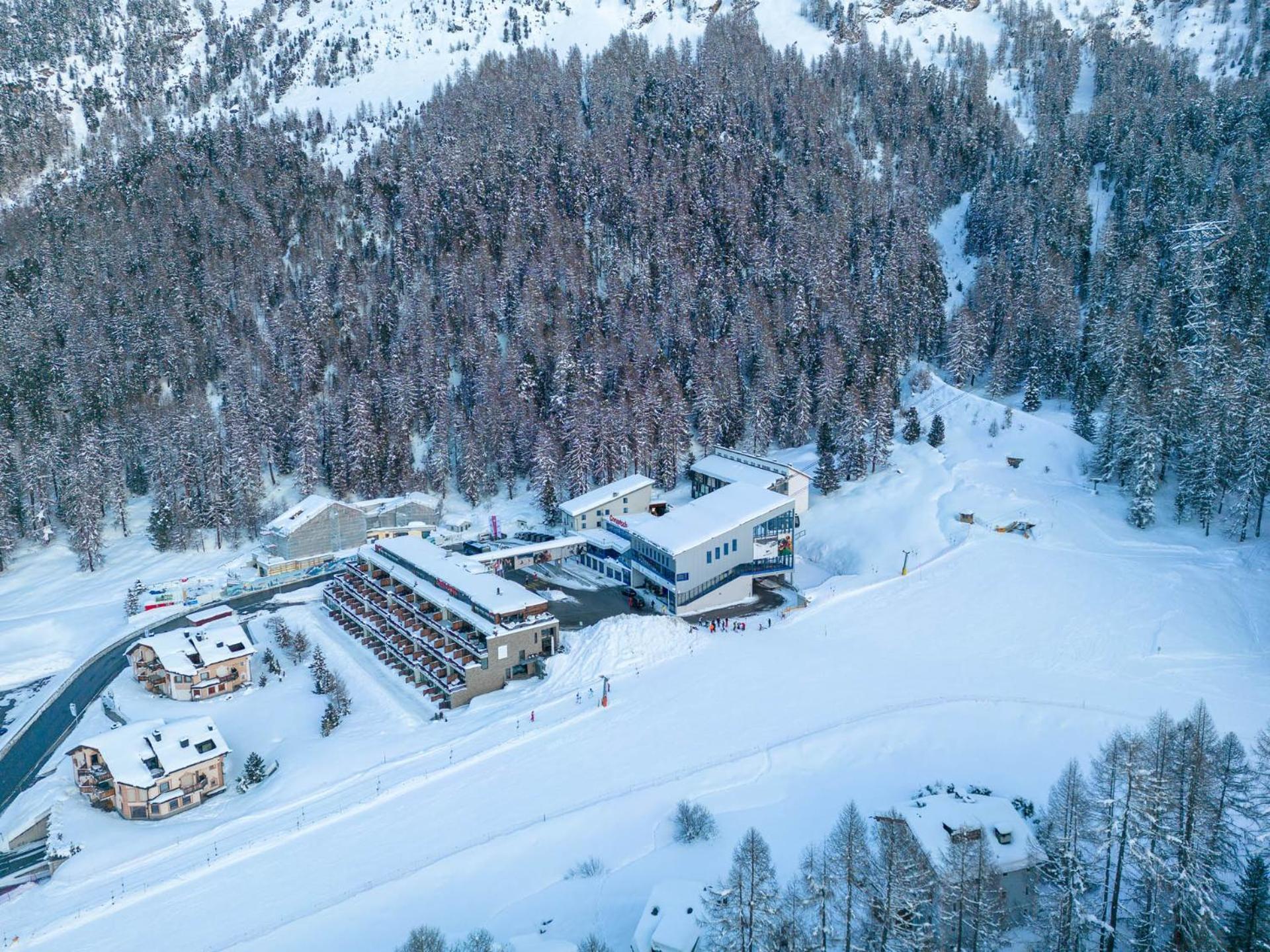 Nira Alpina 4*