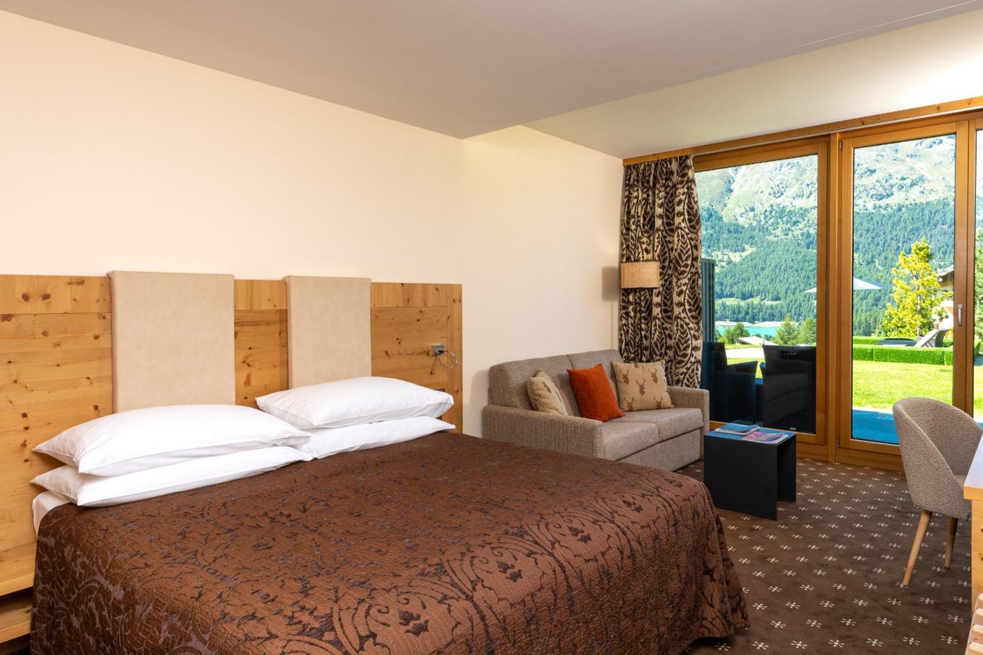 Nira Alpina Hotel
